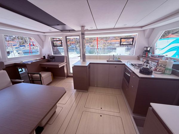 Leopard 42 | Moorings 24
