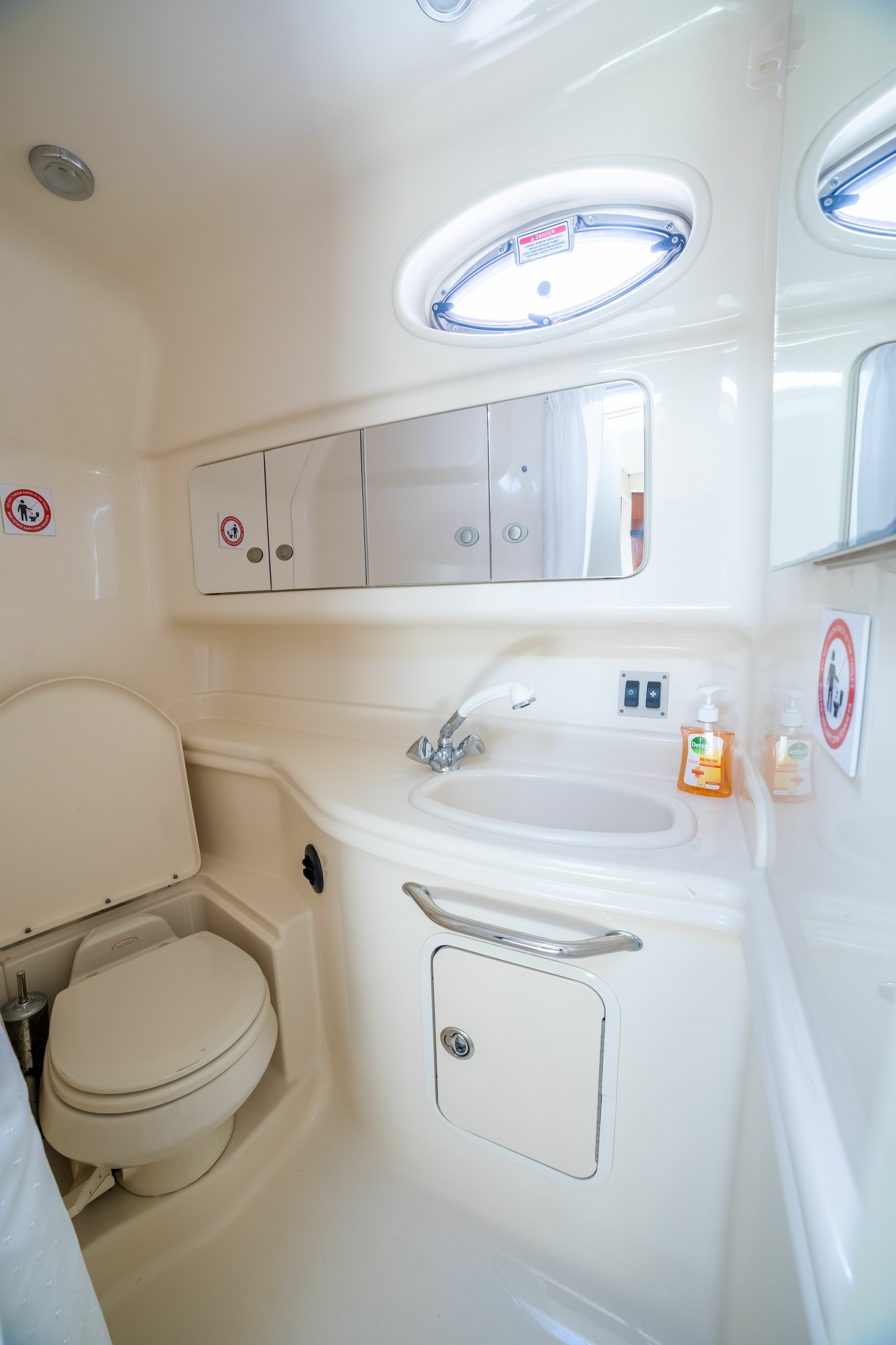 Sea Ray 375 | Captain Vasilis