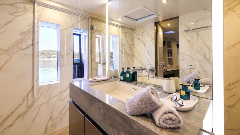 Sunreef 80 | Honeybird