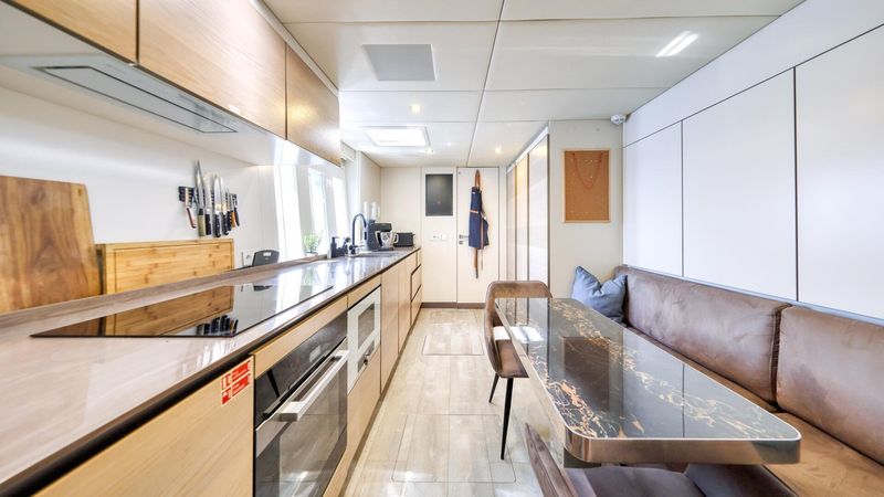 Sunreef 80 | Honeybird