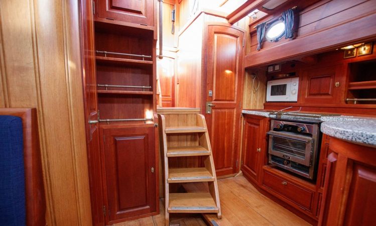 Custom Built 53 | Bruine Beer