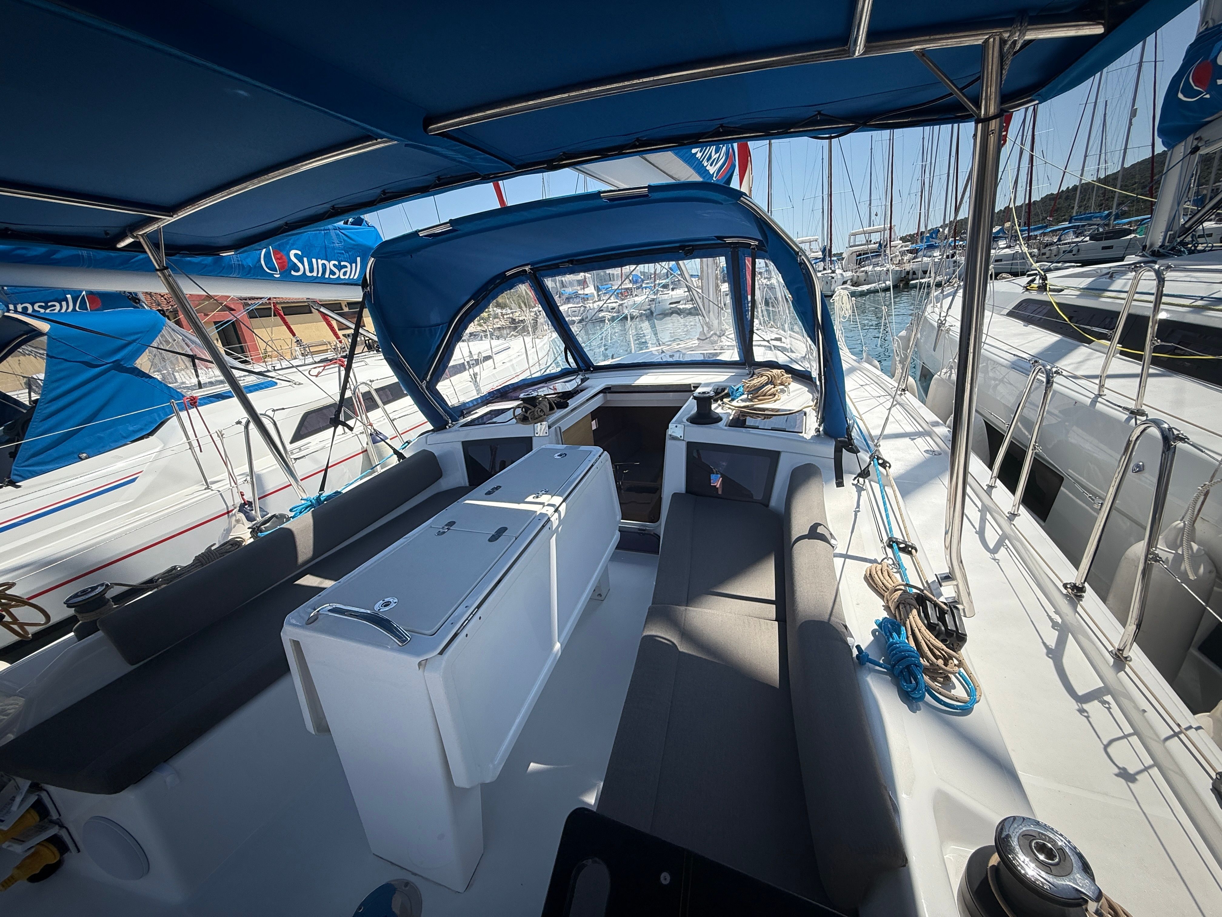 Dufour 37 | Sunsail 25