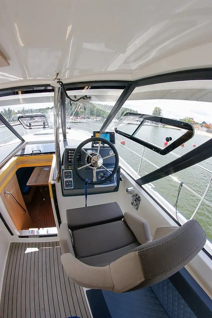 Nautica 1300 | Royal