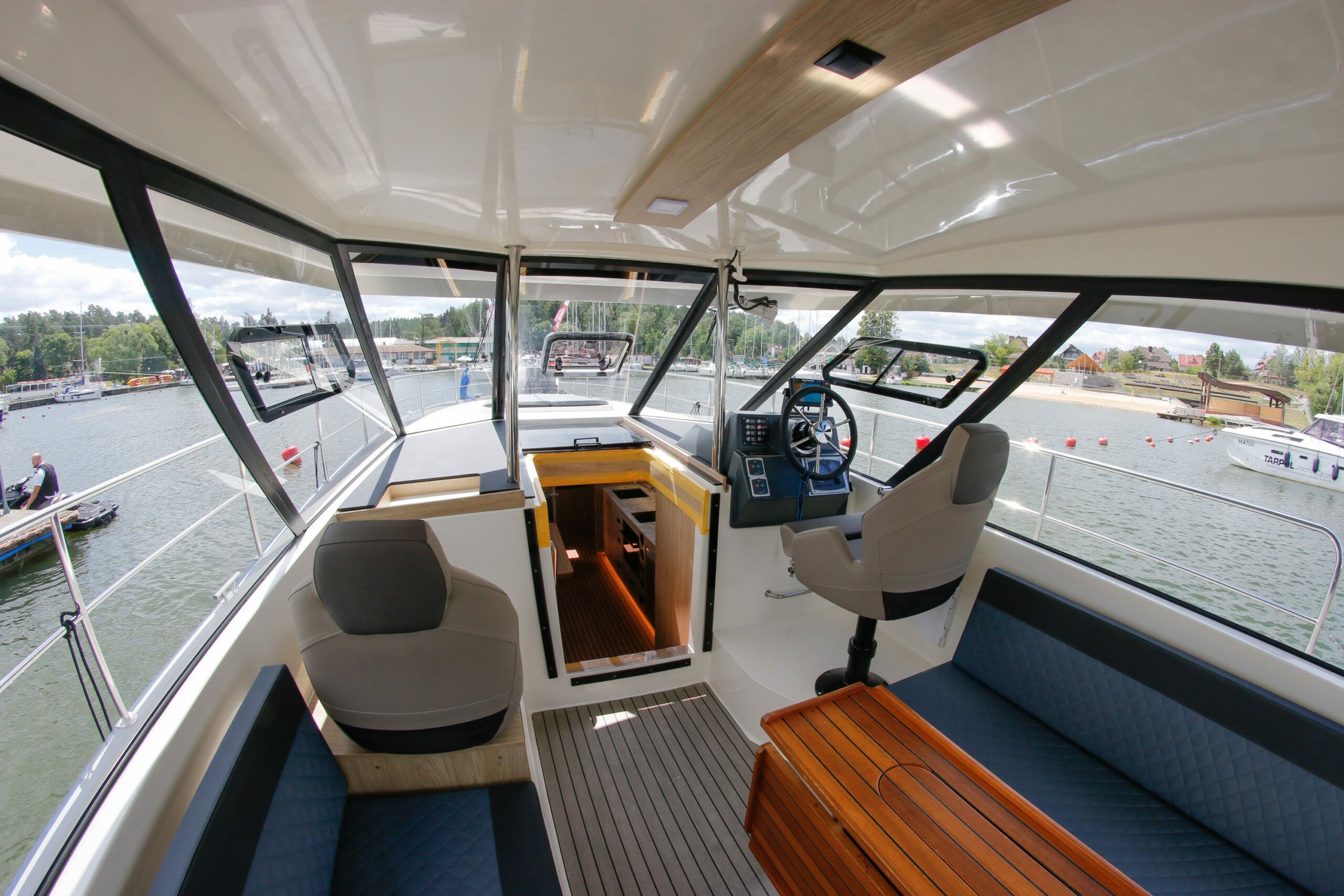 Nautica 1300 | Royal