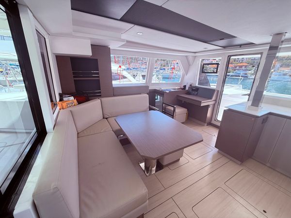 Leopard 42 | Sunsail 24