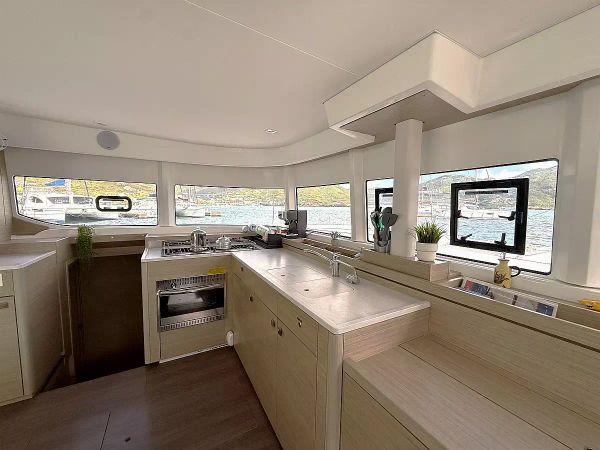 Lagoon 43 | White Pearl