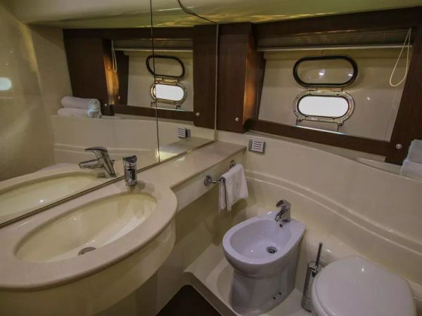 Ferretti 591 | Borna 1