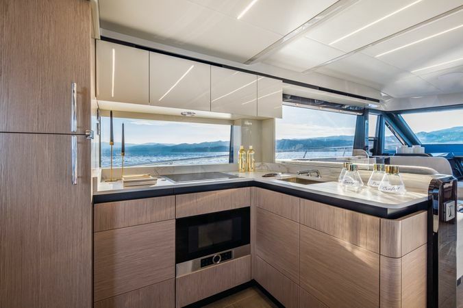 Absolute 62 Fly | Emilia 2