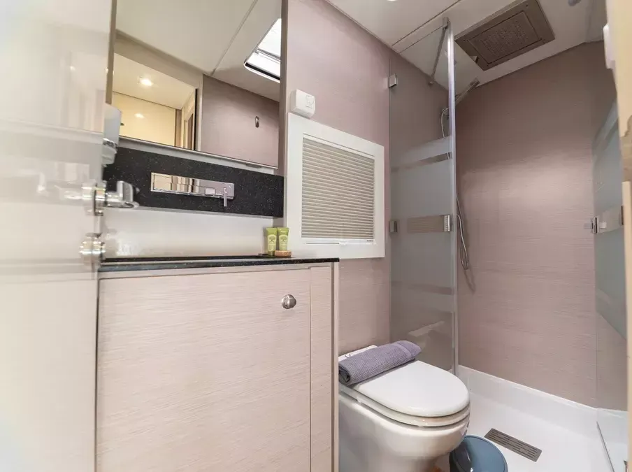 Aventura 56 | Don't Blink