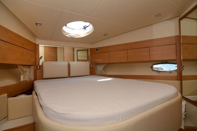 Fairline Phantom 48 | Up & Down