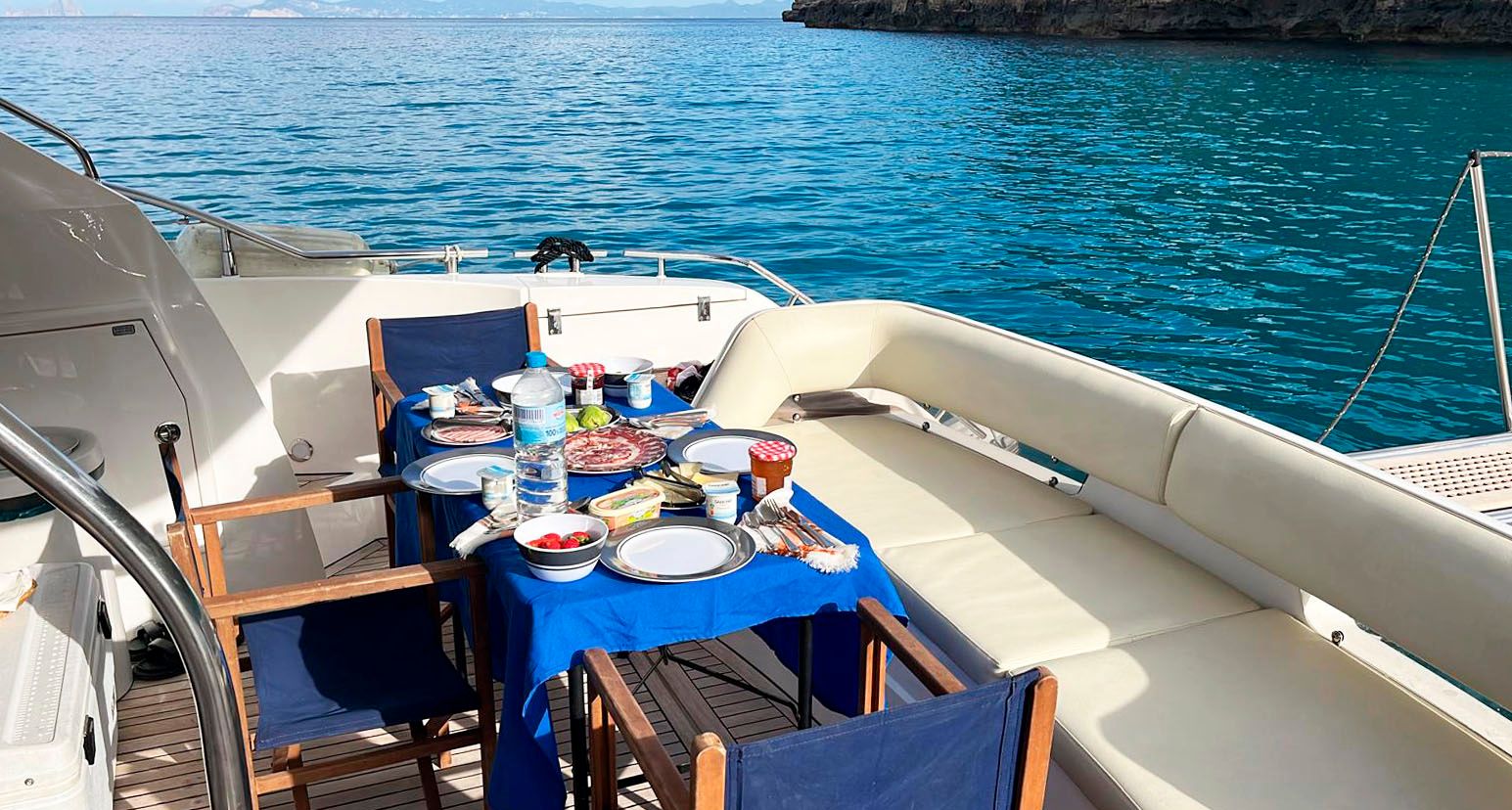 Fairline Phantom 48 | Up & Down