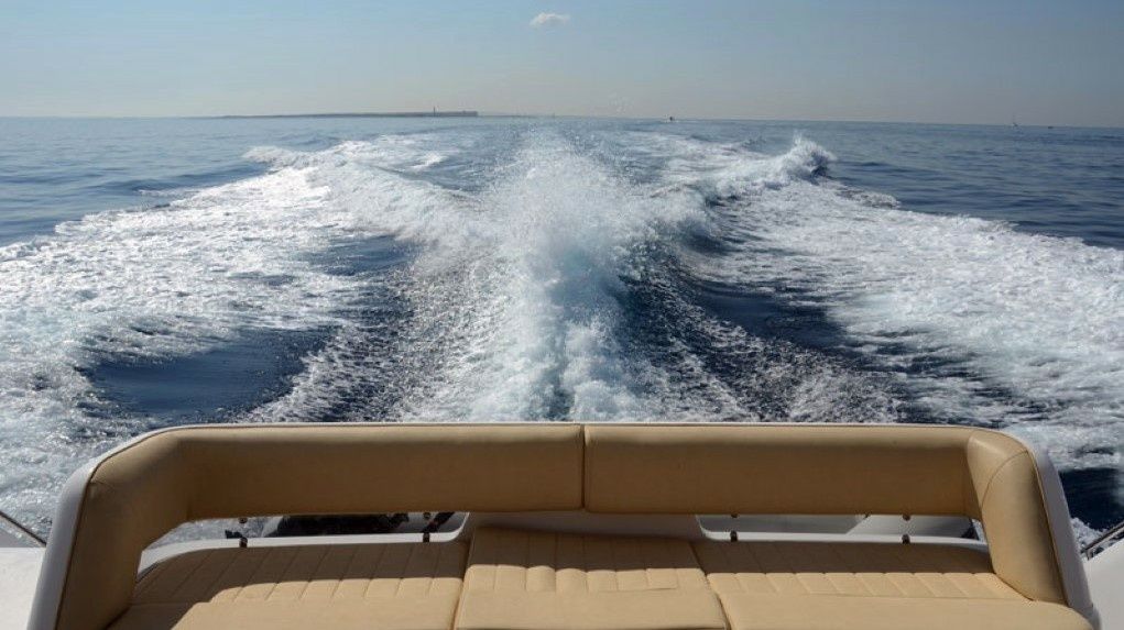Fairline Phantom 48 | Up & Down