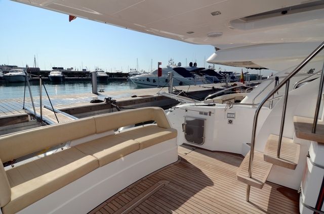 Fairline Phantom 48 | Up & Down
