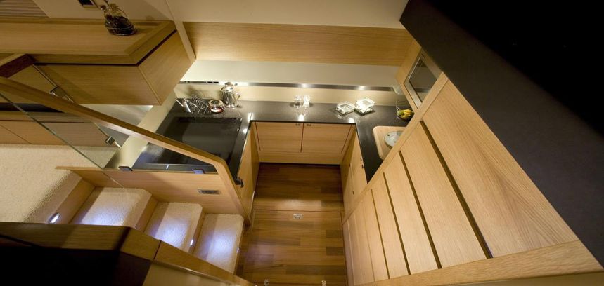 Fairline Phantom 48 | Up & Down