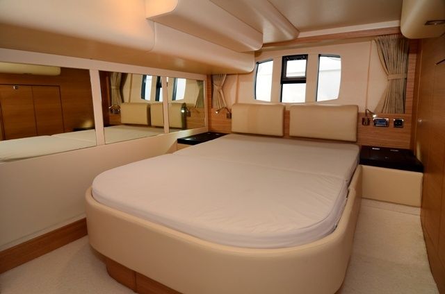 Fairline Phantom 48 | Up & Down