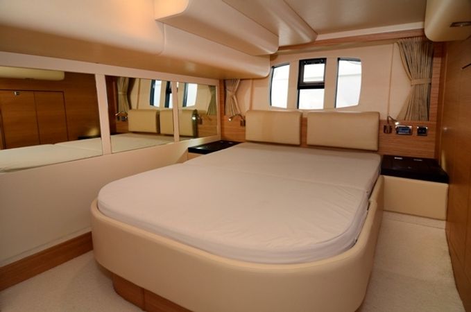 Fairline Phantom 48 | Up & Down