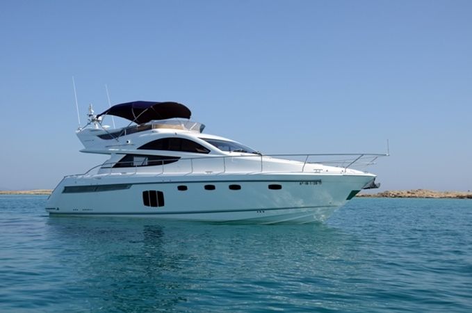 Fairline Phantom 48 | Up & Down