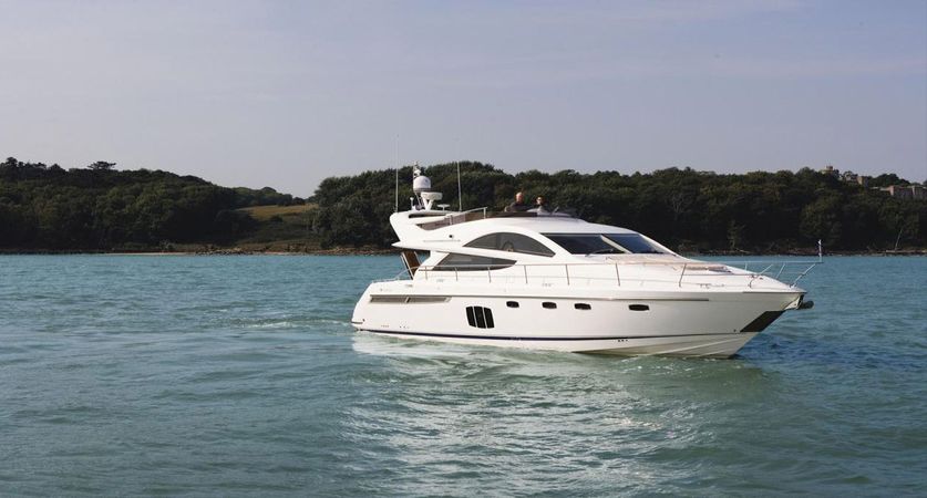 Fairline Phantom 48 | Up & Down