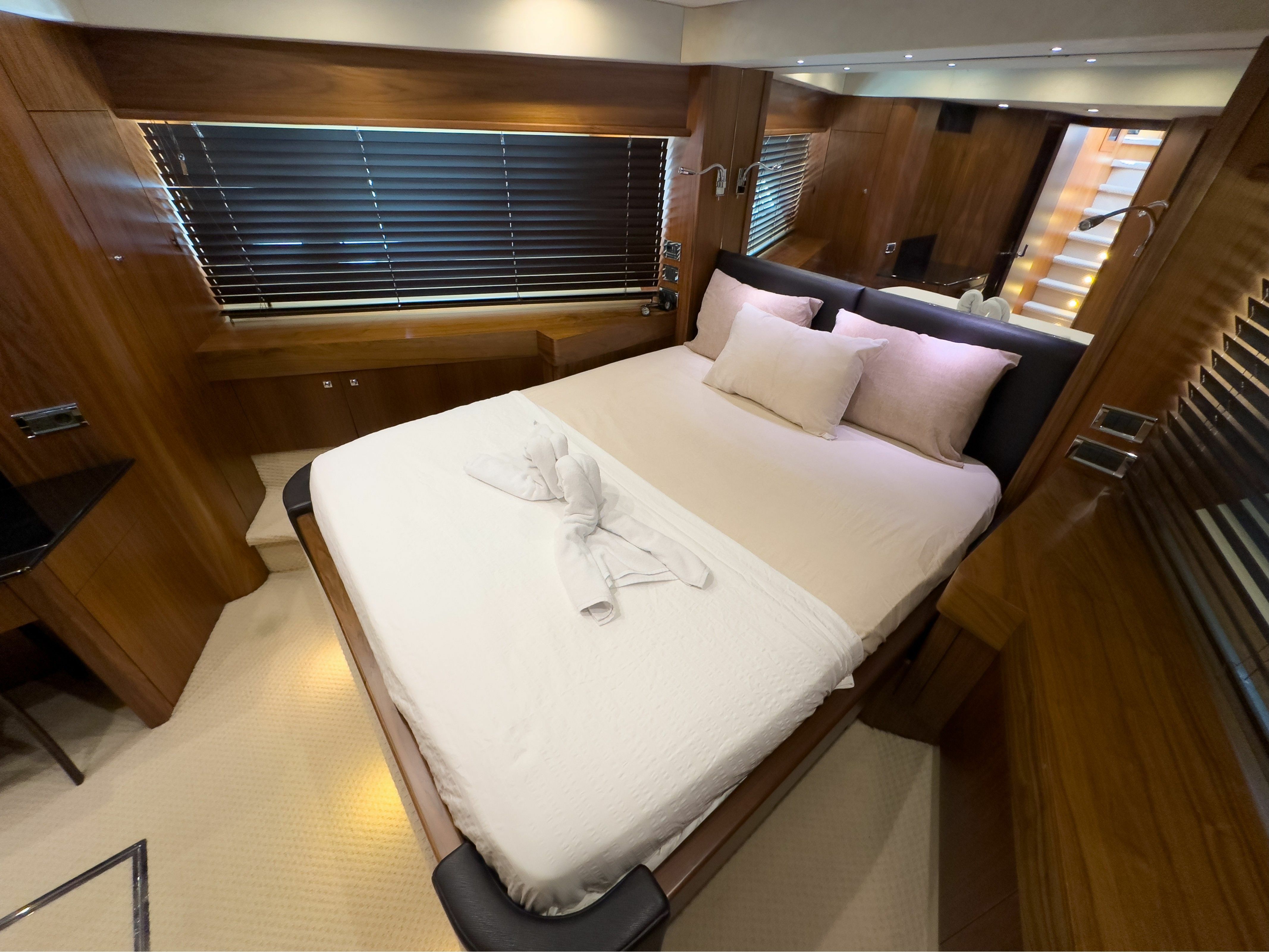 Sunseeker Manhattan 80 | Esra S