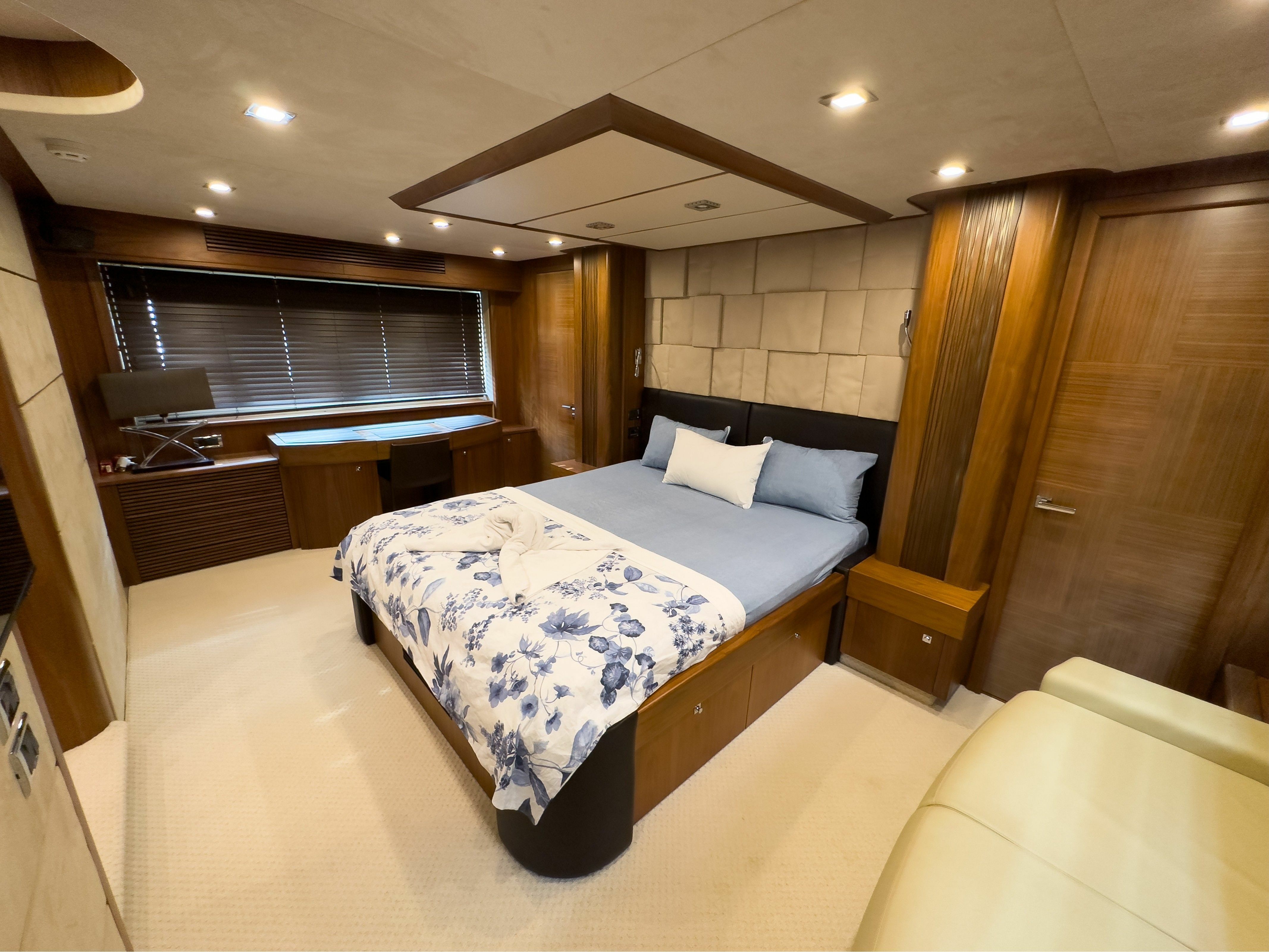 Sunseeker Manhattan 80 | Esra S