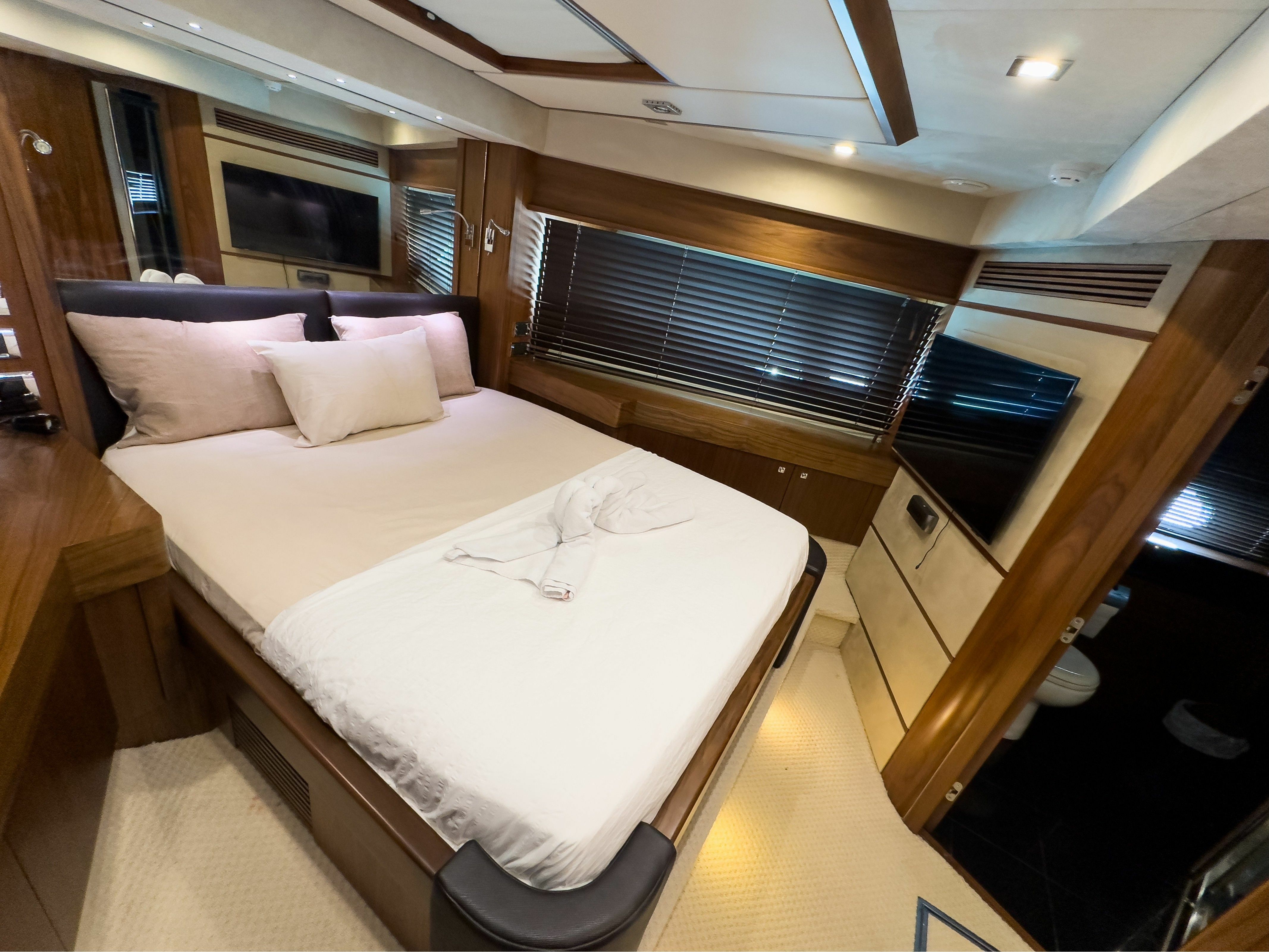 Sunseeker Manhattan 80 | Esra S