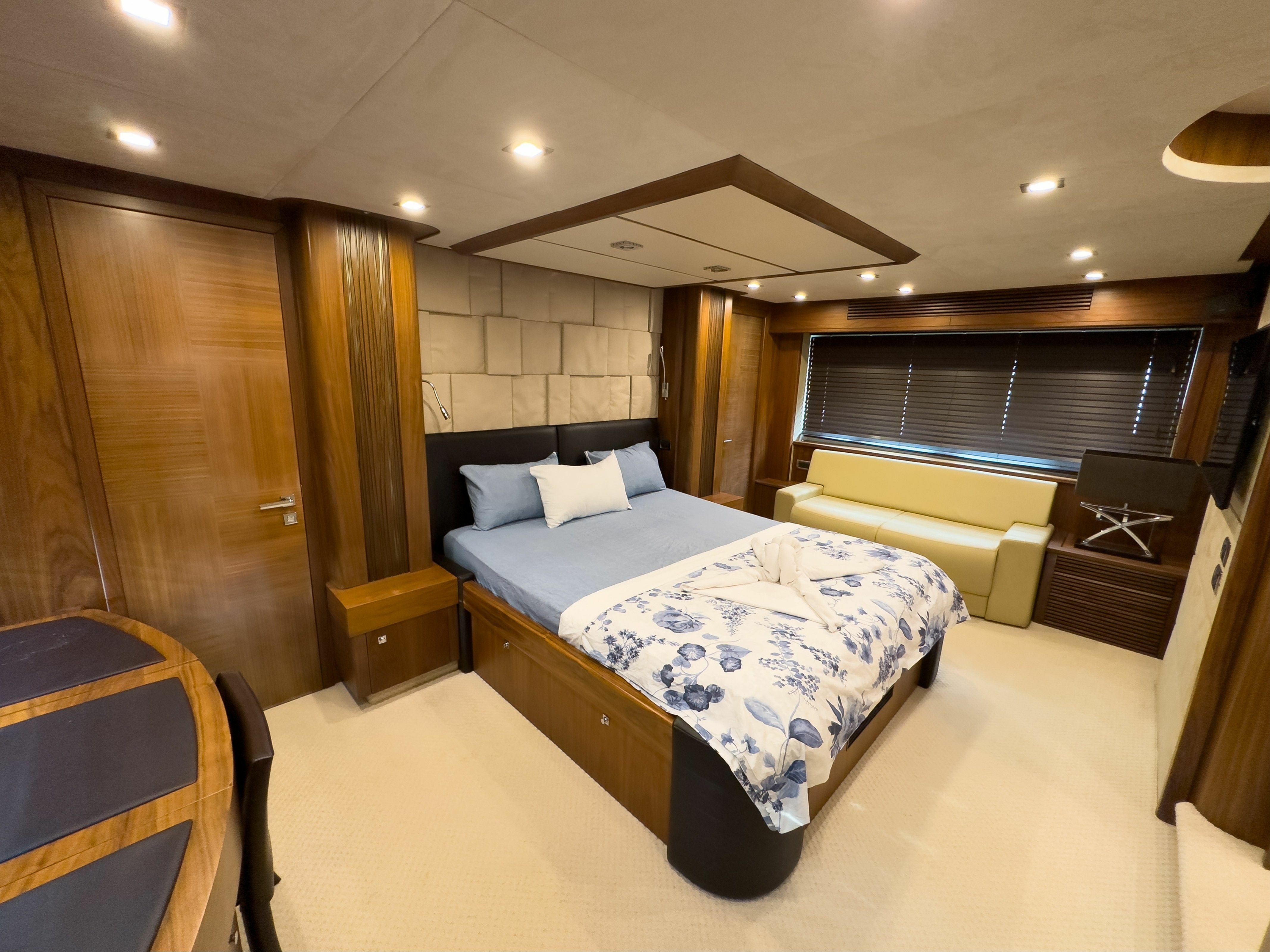 Sunseeker Manhattan 80 | Esra S