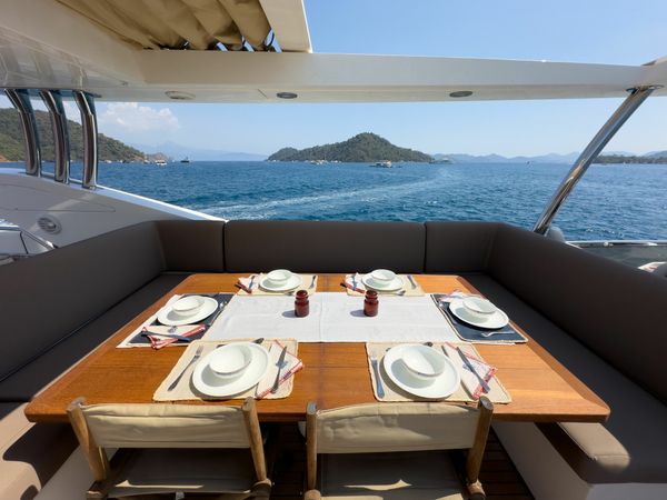 Sunseeker Manhattan 80 | Esra S