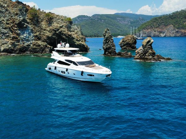 Sunseeker Manhattan 80 | Esra S