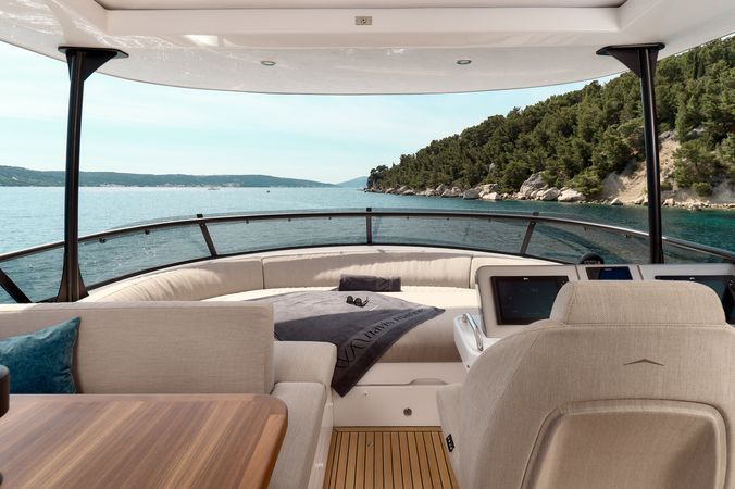 Azimut 66 | Ava 2