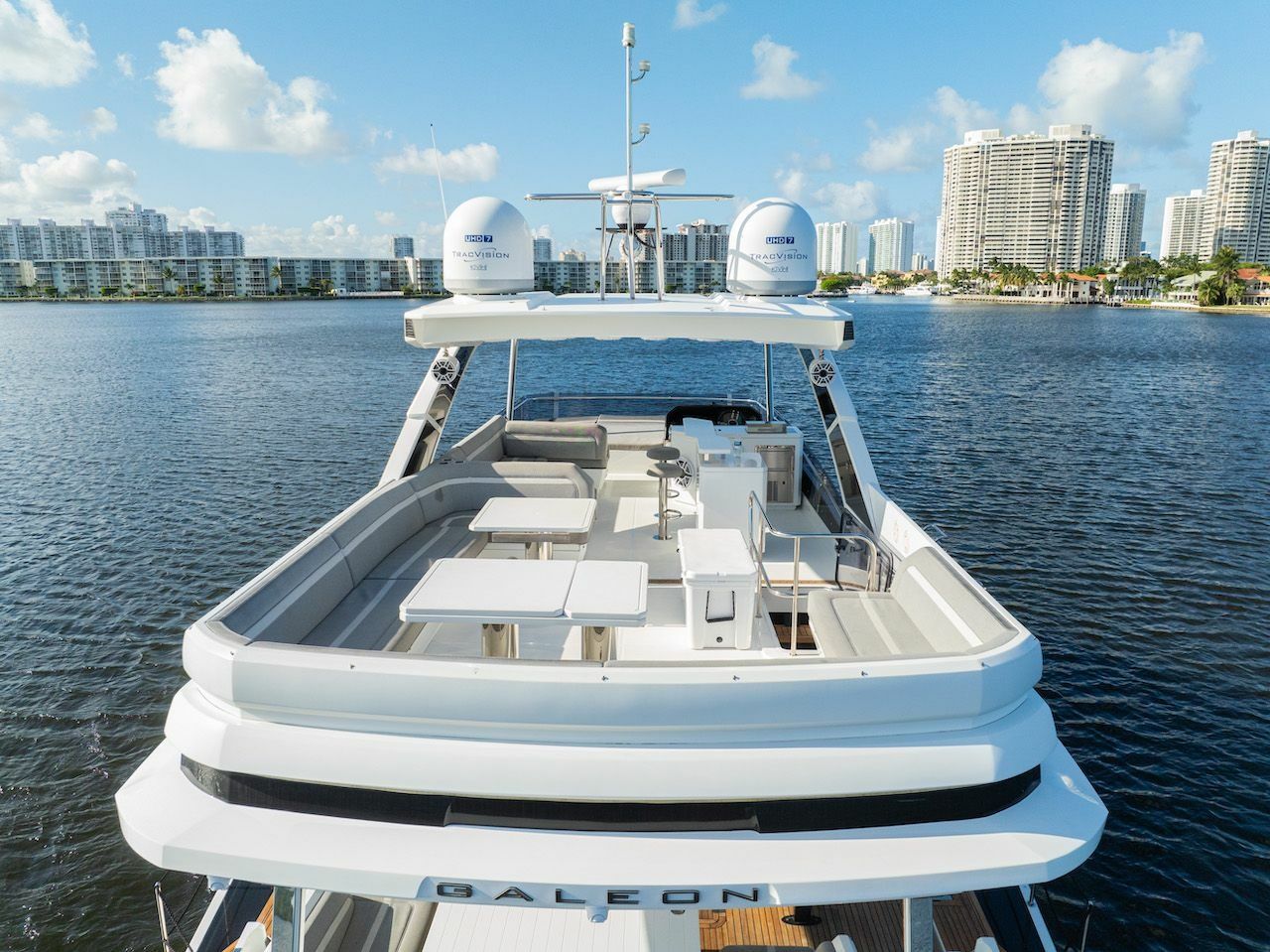 Galeon 680 Fly | Let's Toast