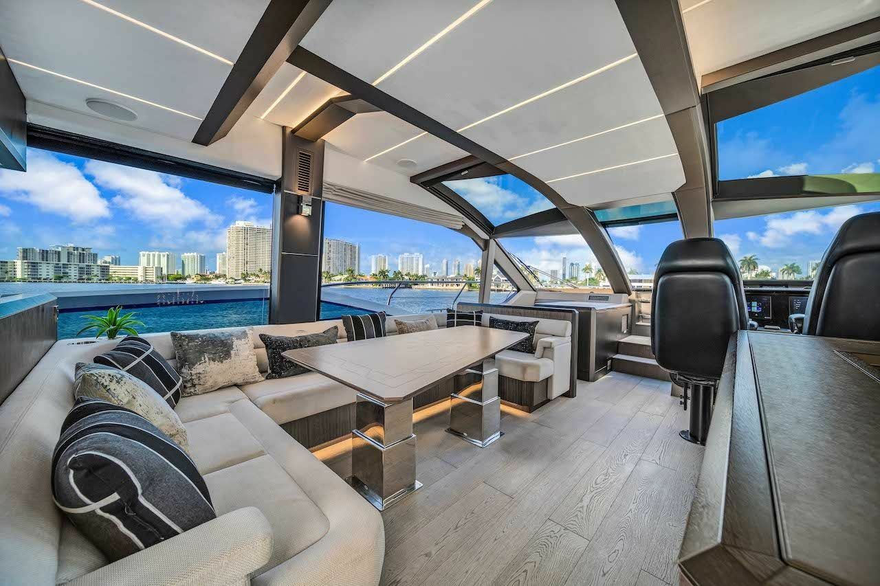 Galeon 680 Fly | Let's Toast