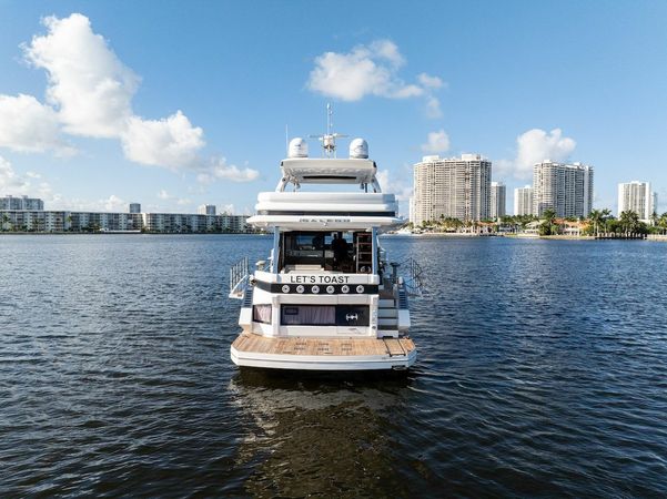 Galeon 680 Fly | Let's Toast