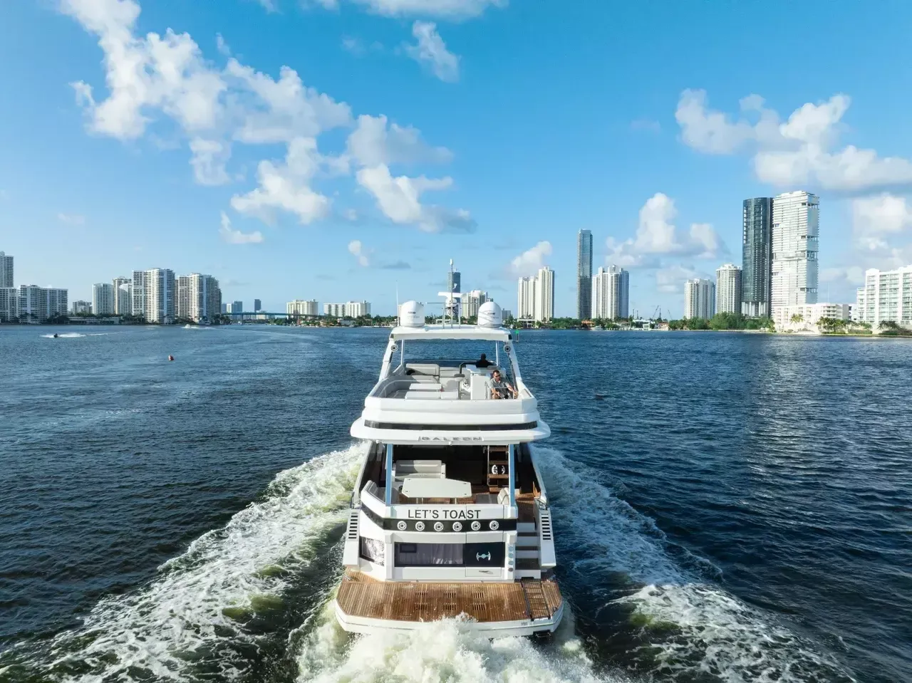 Galeon 680 Fly | Let's Toast