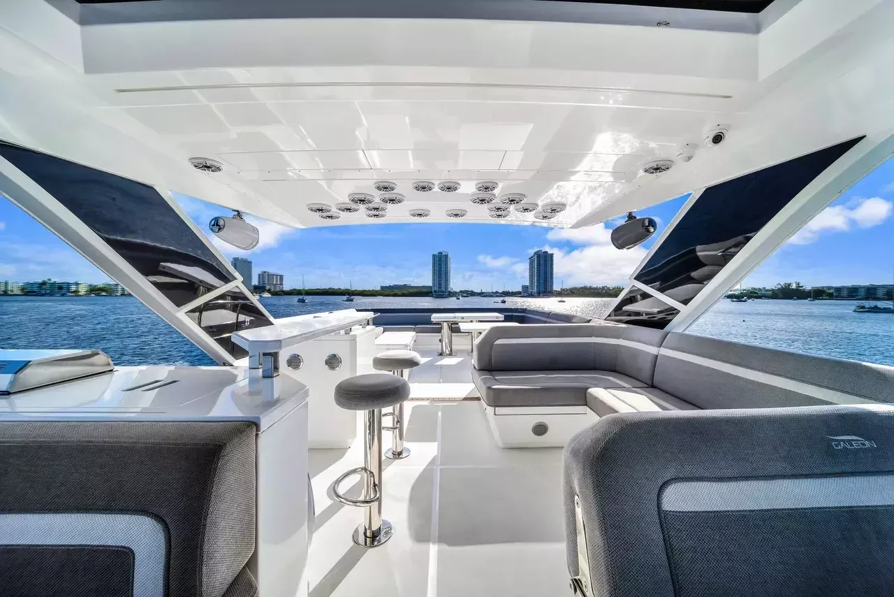 Galeon 680 Fly | Let's Toast