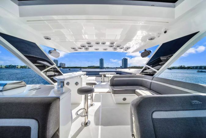 Galeon 680 Fly | Let's Toast