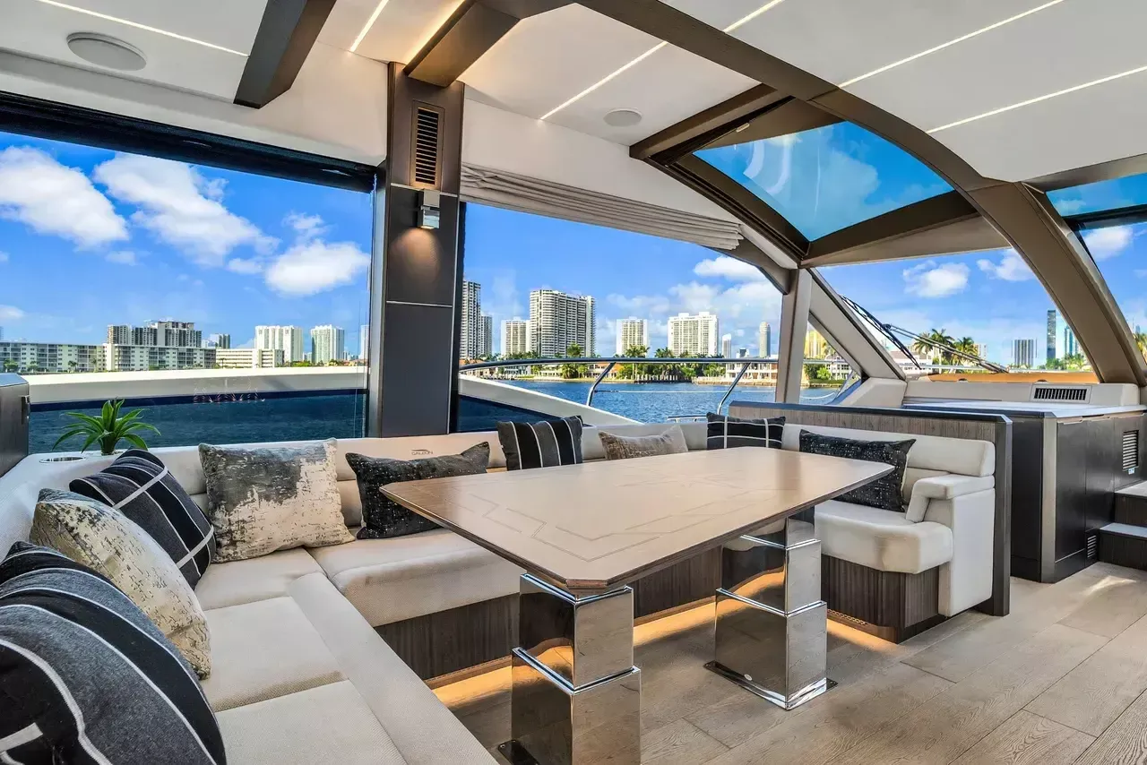 Galeon 680 Fly | Let's Toast