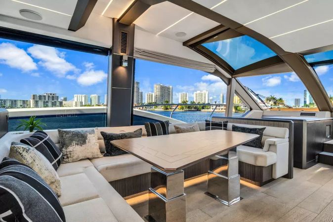 Galeon 680 Fly | Let's Toast