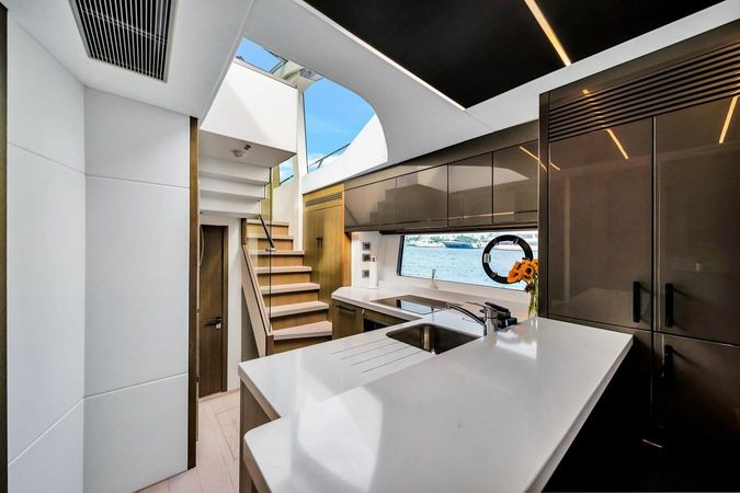 Sunseeker 74 | Below Deck