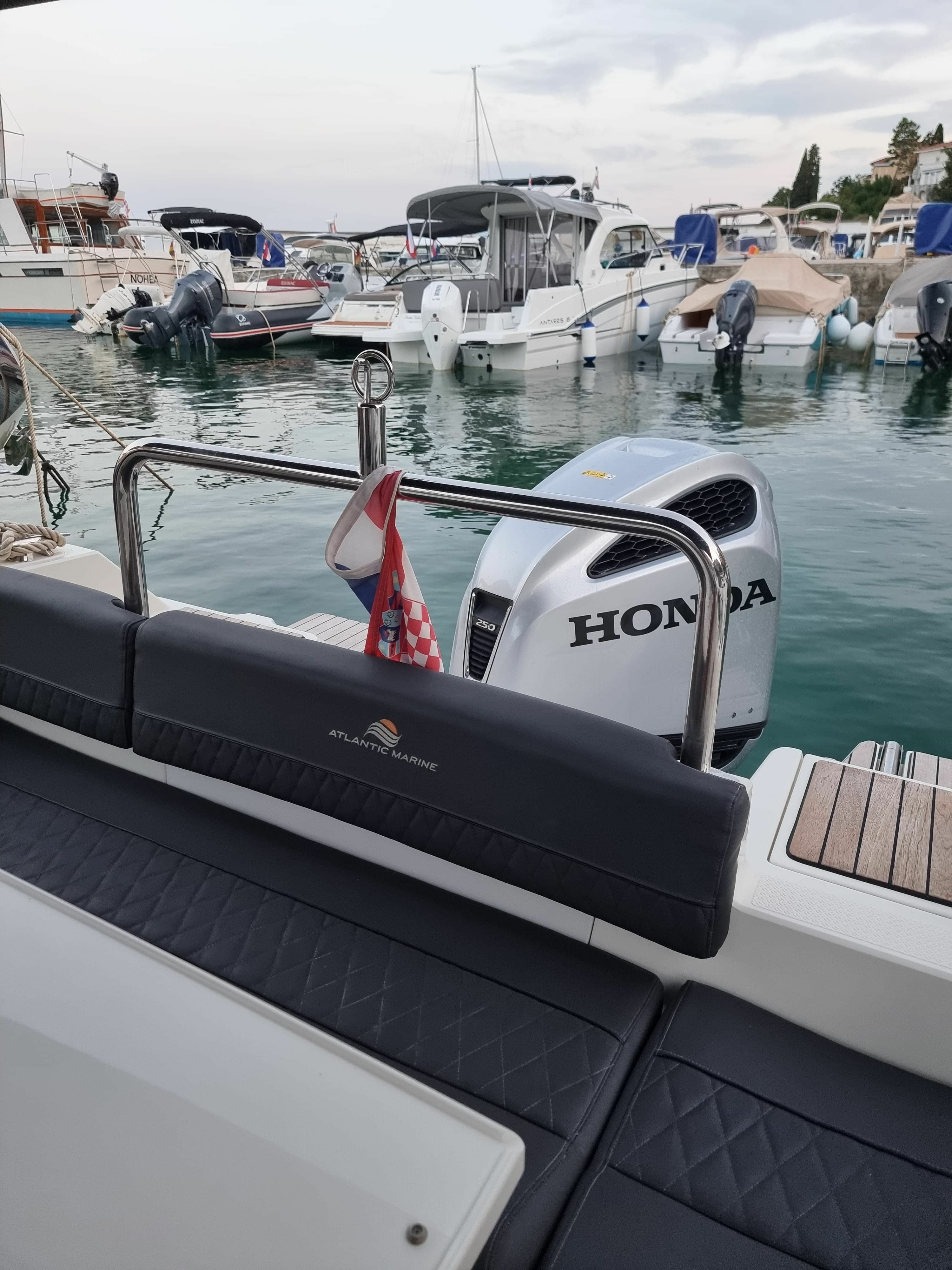Atlantic Marine 730 | Lady Blue