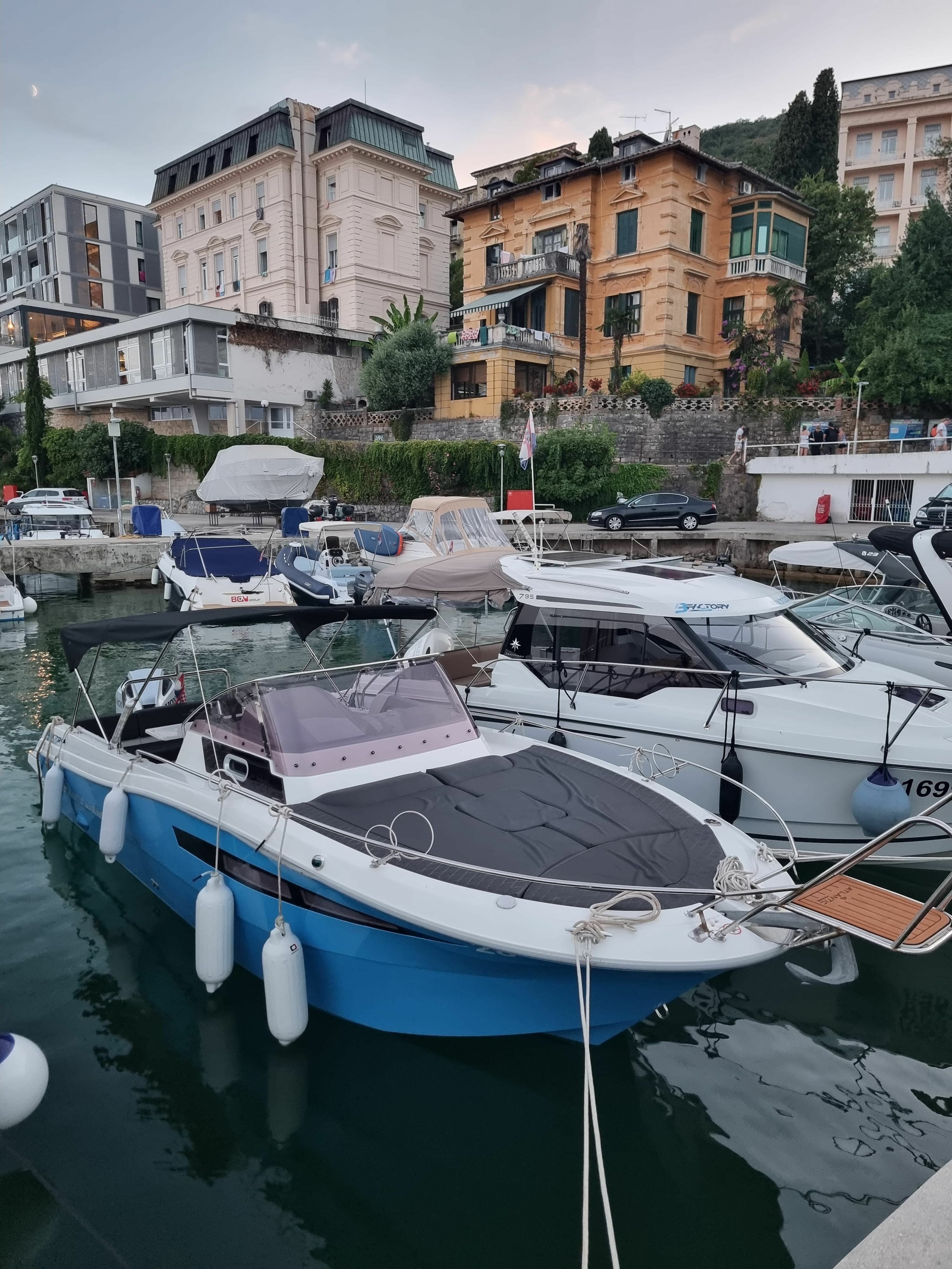 Atlantic Marine 730 | Lady Blue