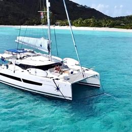 Fountaine Pajot Aura 51 | V Circle