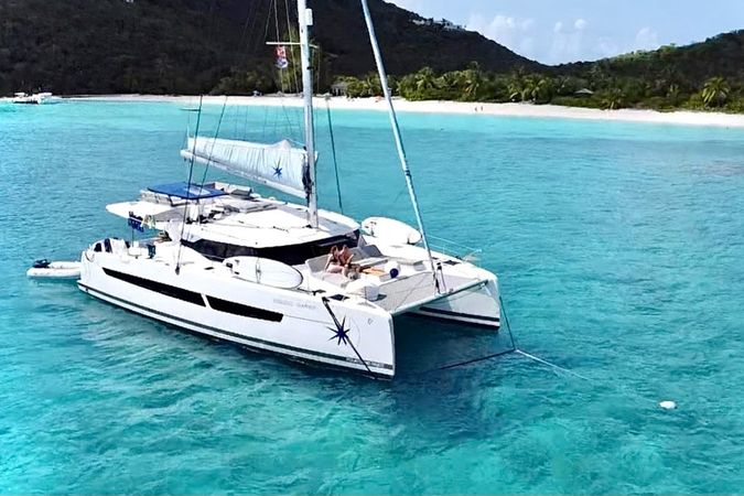 Fountaine Pajot Aura 51 | V Circle