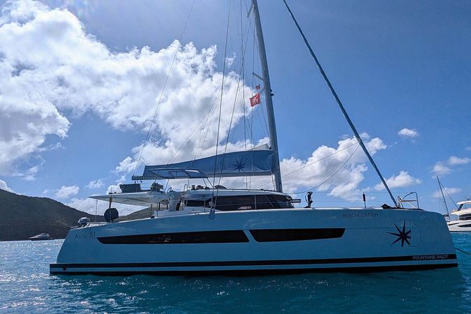 Fountaine Pajot Aura 51 | V Circle
