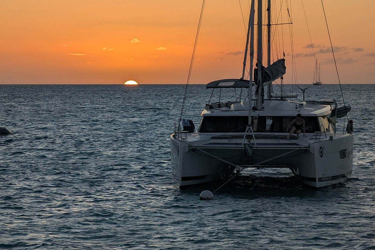 Fountaine Pajot Aura 51 | V Circle