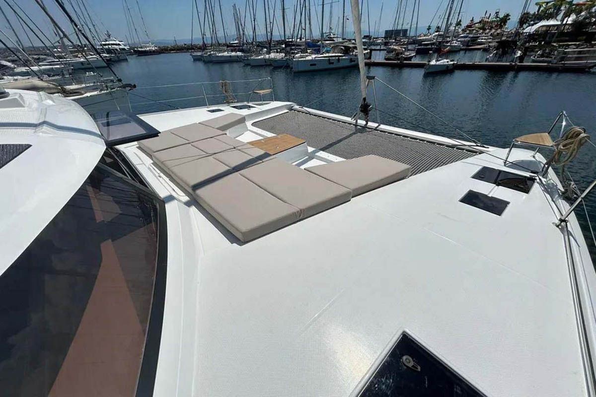 Fountaine Pajot Aura 51 | V Circle
