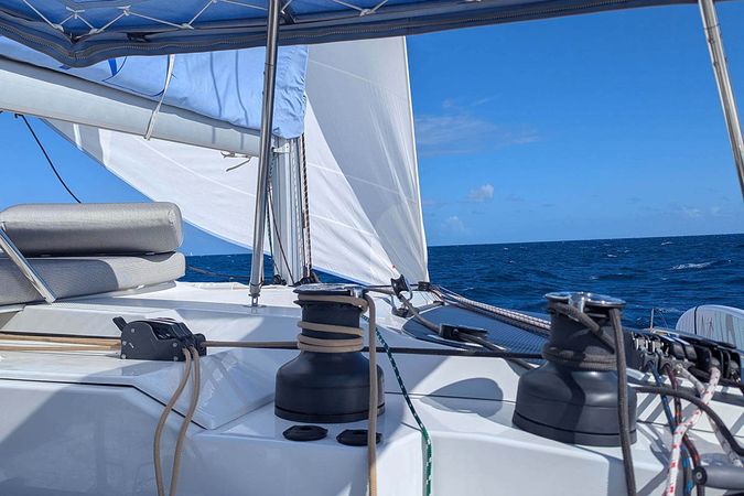 Fountaine Pajot Aura 51 | V Circle