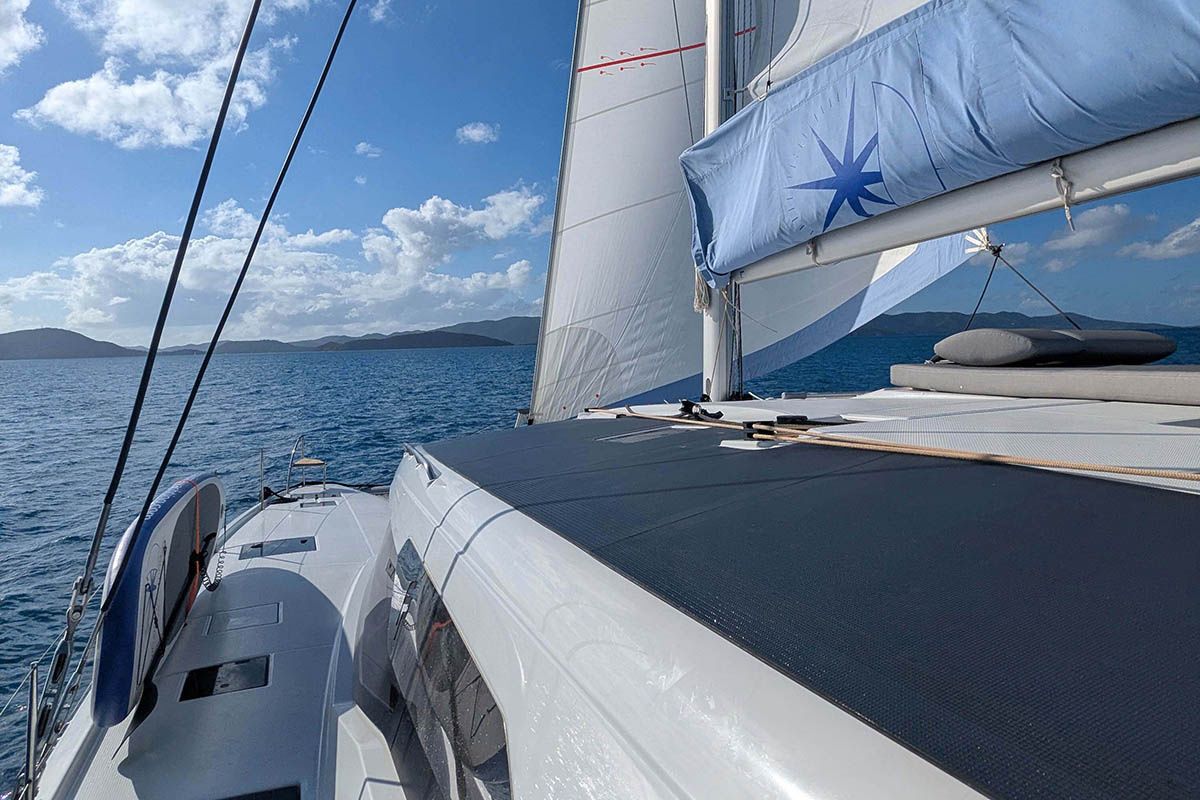 Fountaine Pajot Aura 51 | V Circle