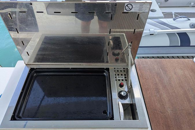 Fountaine Pajot Aura 51 | V Circle