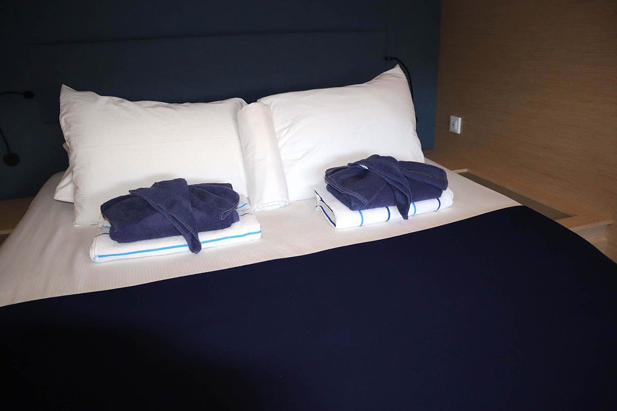 Fountaine Pajot Aura 51 | V Circle