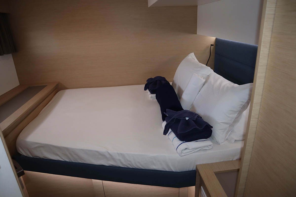 Fountaine Pajot Aura 51 | V Circle